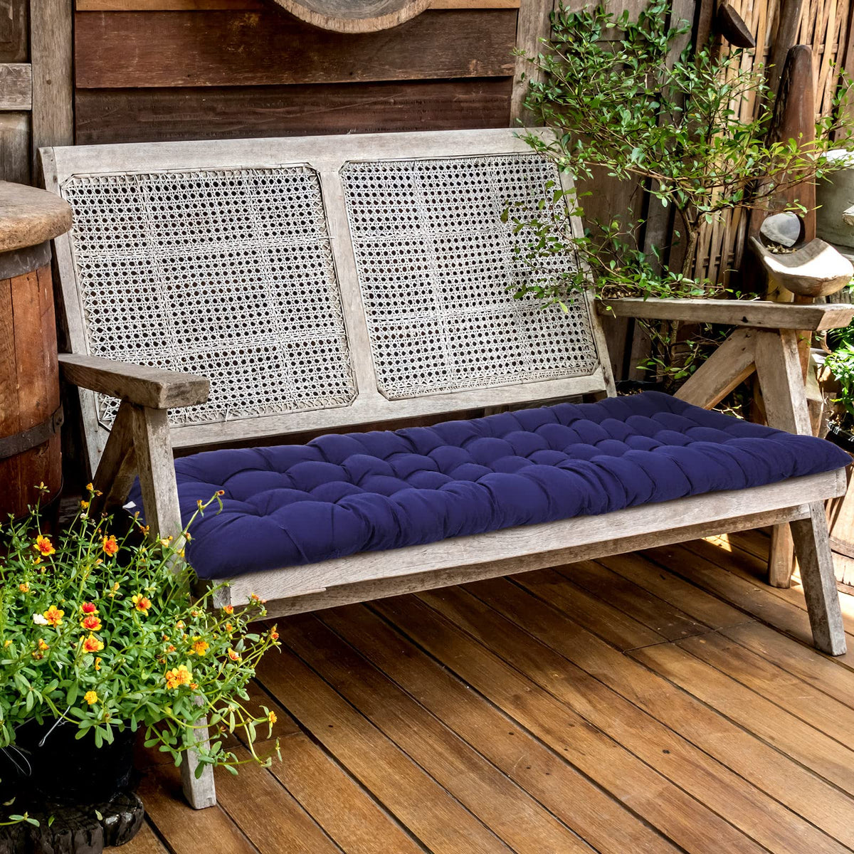 Bucherry concave pattern cushion reduces arm pressure for relaxed lounging.