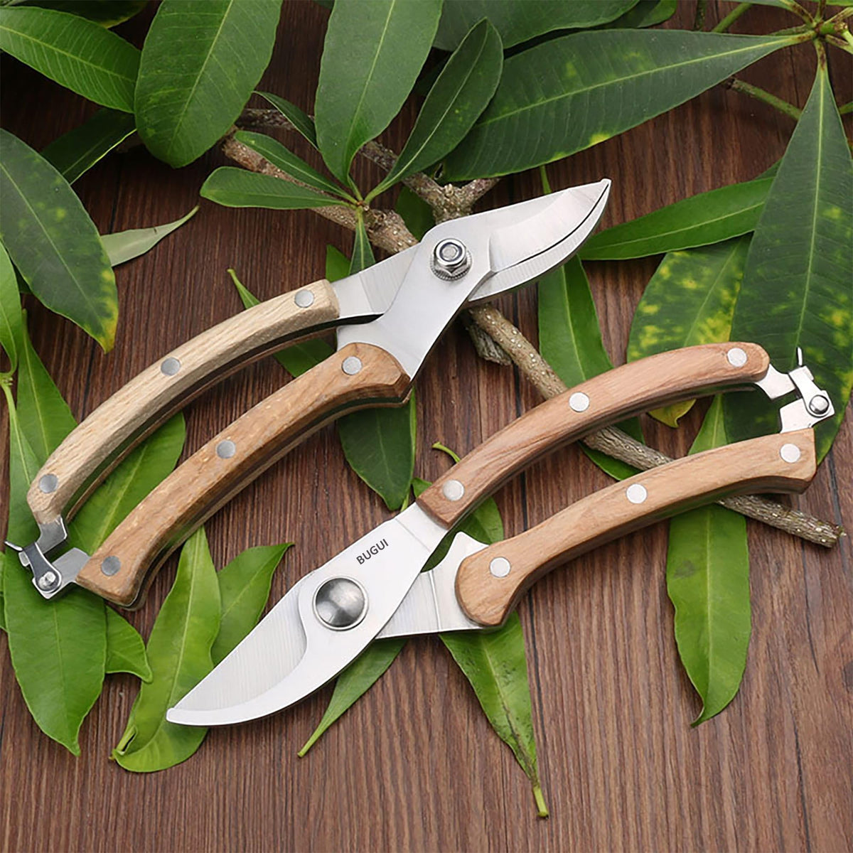 BUGUI garden pruning shears in action for flowers and vines