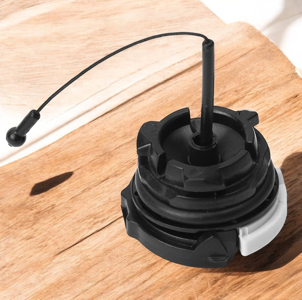 BuleVina fuel cap cover for STIHL HS81R/RC shows tight seal and splash-free operation.