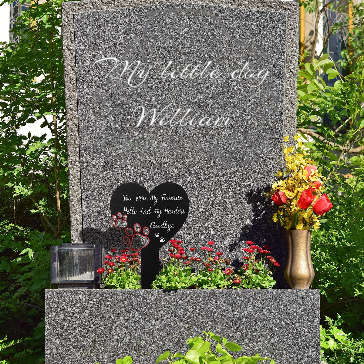 BUoonyer cemetery stake suits gardens and yards as a respectful tribute.