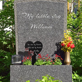 BUoonyer cemetery stake suits gardens and yards as a respectful tribute.