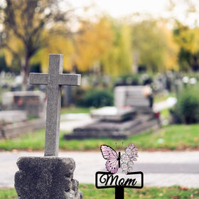 Buryeah memorial marker adds respectful garden décor and remembrance.