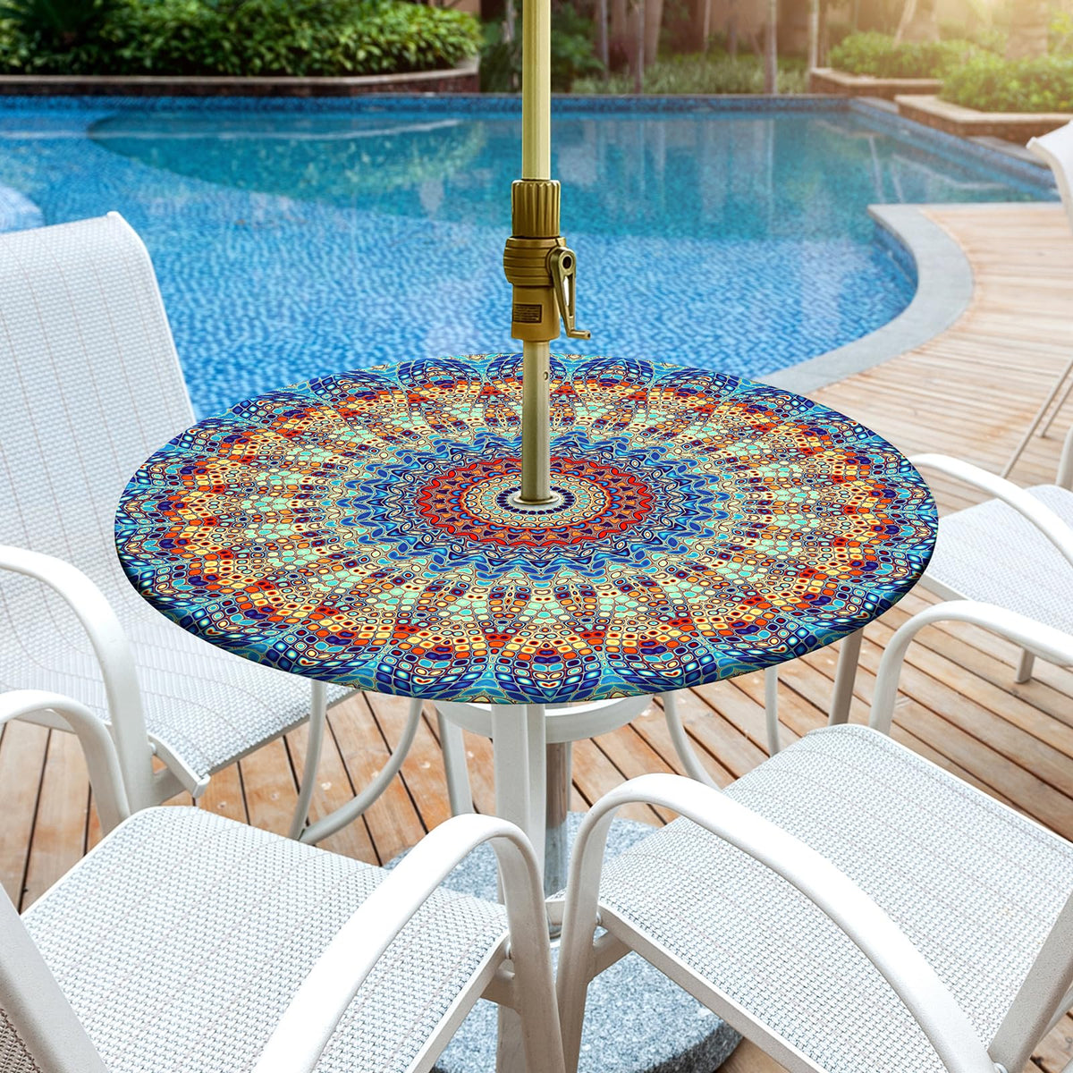 Butaluk round cover fits 36-44 inch tables securely.