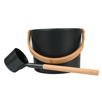 BWWNBY 7L black sauna bucket with long wooden handle, ideal for extended home sessions.