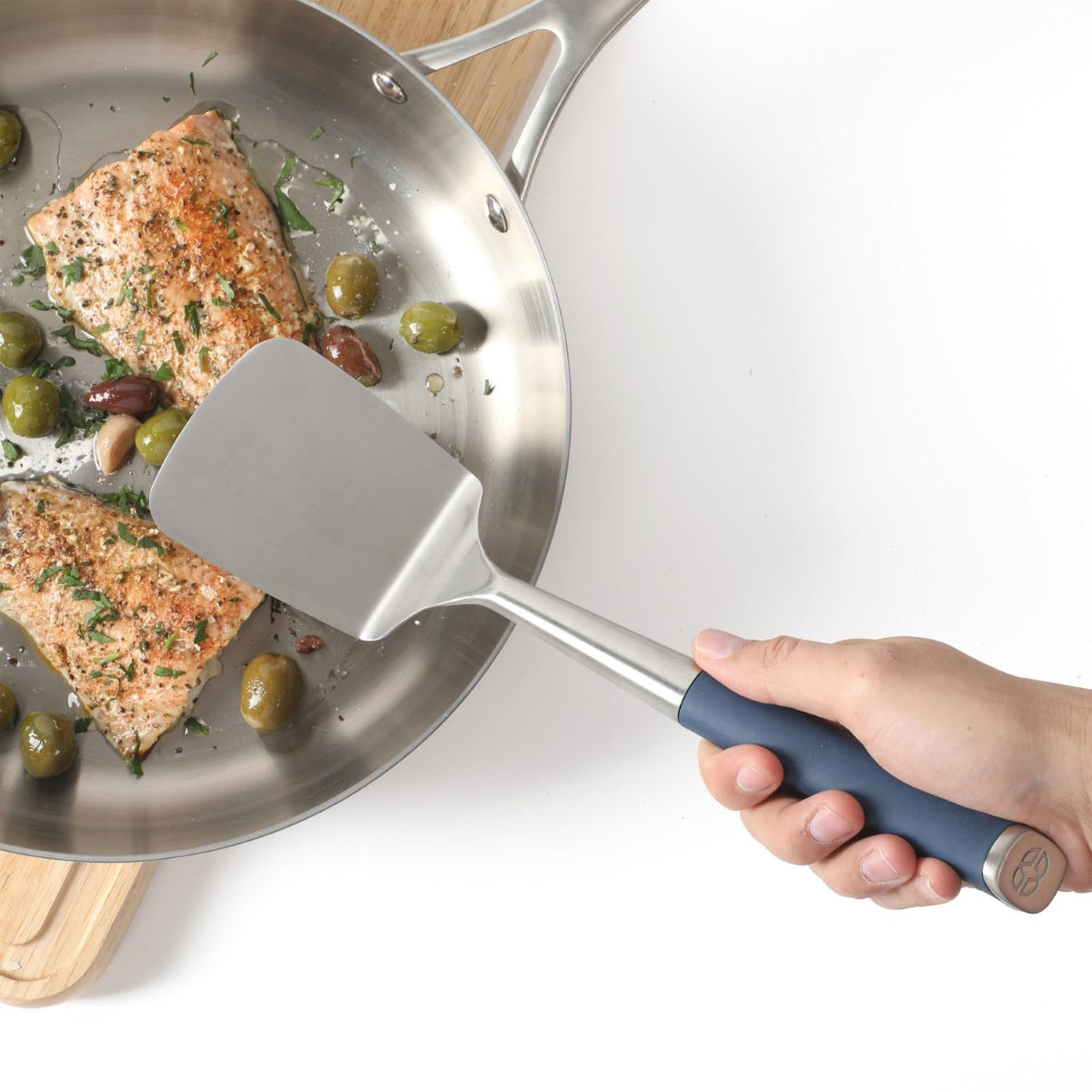 Calphalon Edge non-slip handle turner providing comfortable grip during high-heat flipping