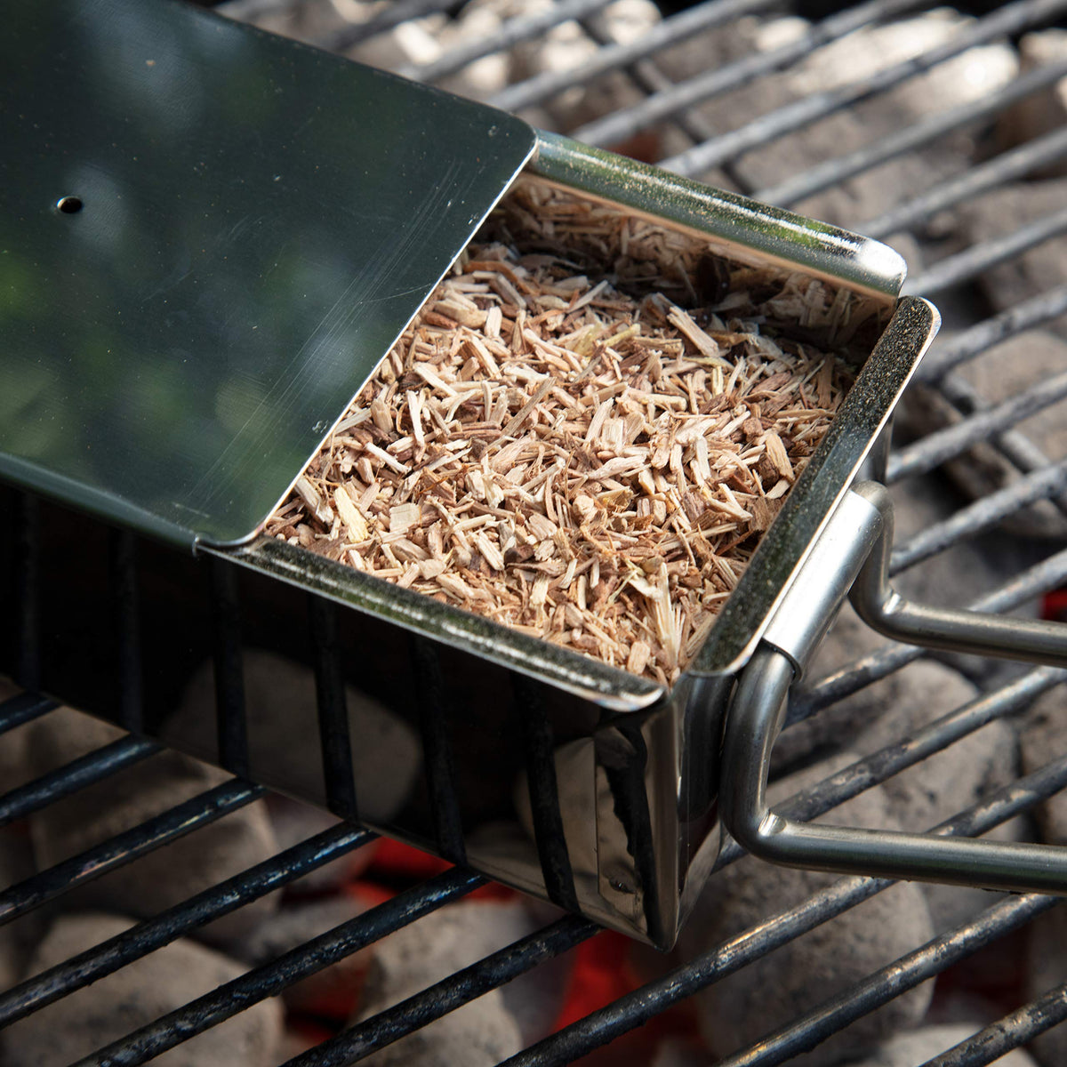Camerons Hickory chips elevate poultry with smoky depth.