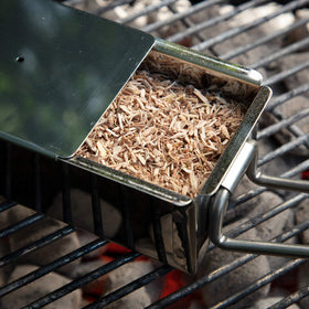 Camerons Hickory chips elevate poultry with smoky depth.