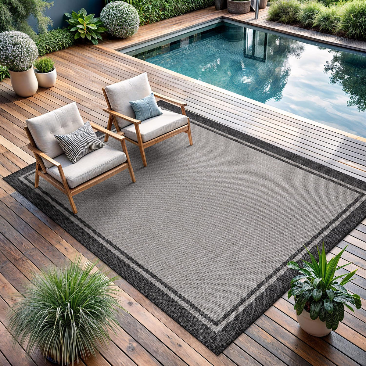 CAMILSON short-piled rug releases dust with easy vacuuming.
