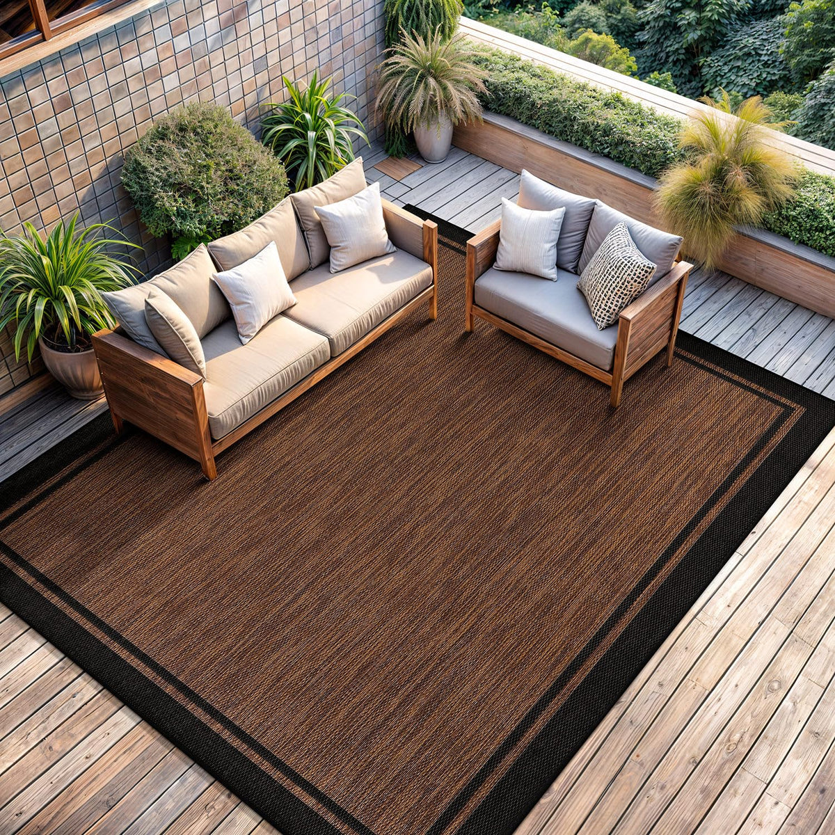 CAMILSON garden rug border nut brown black for sunny outdoor zones