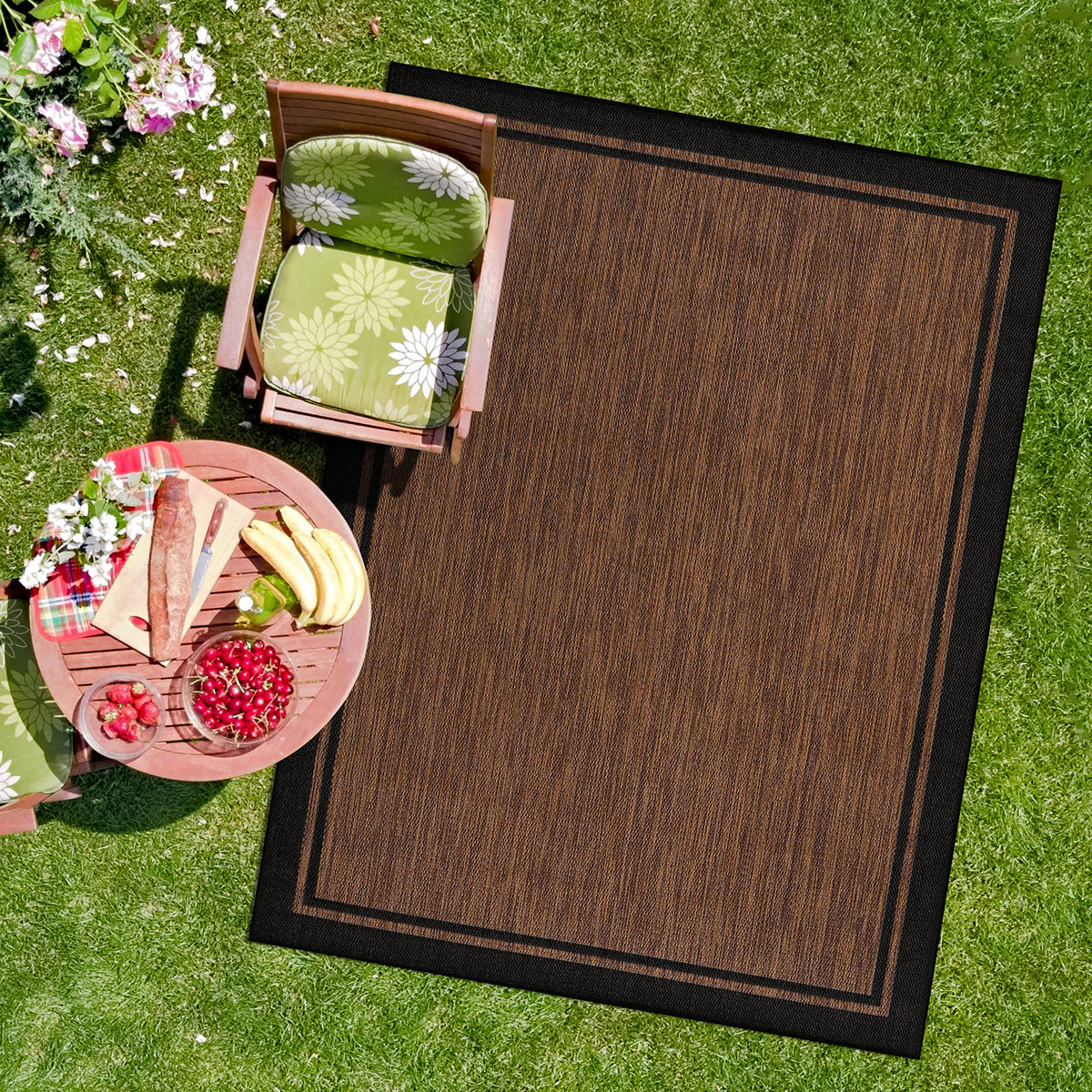 CAMILSON outdoor kitchen mat with nut brown border for dining areas