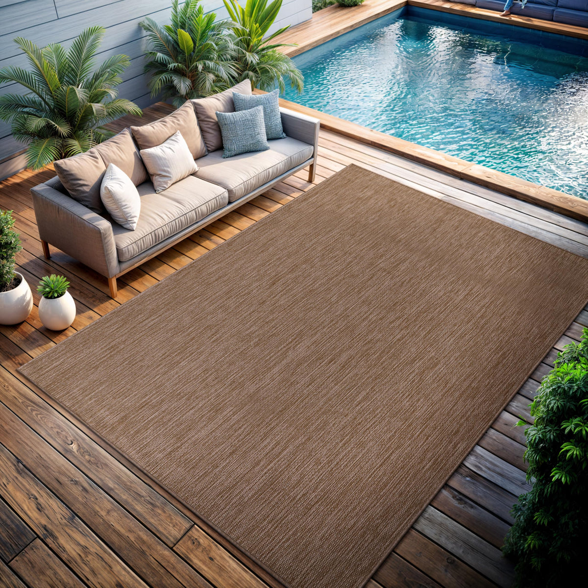 CAMILSON outdoor rug 8x10 black suits modern decks while being stain resistant