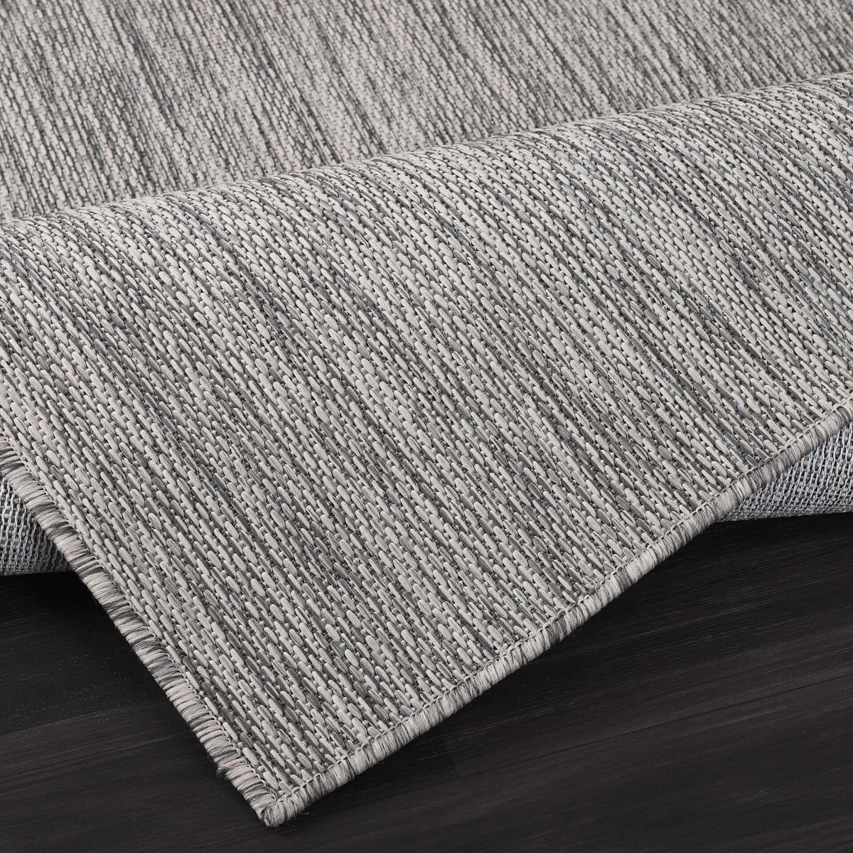 CAMILSON non-shedding rug keeps living spaces tidy