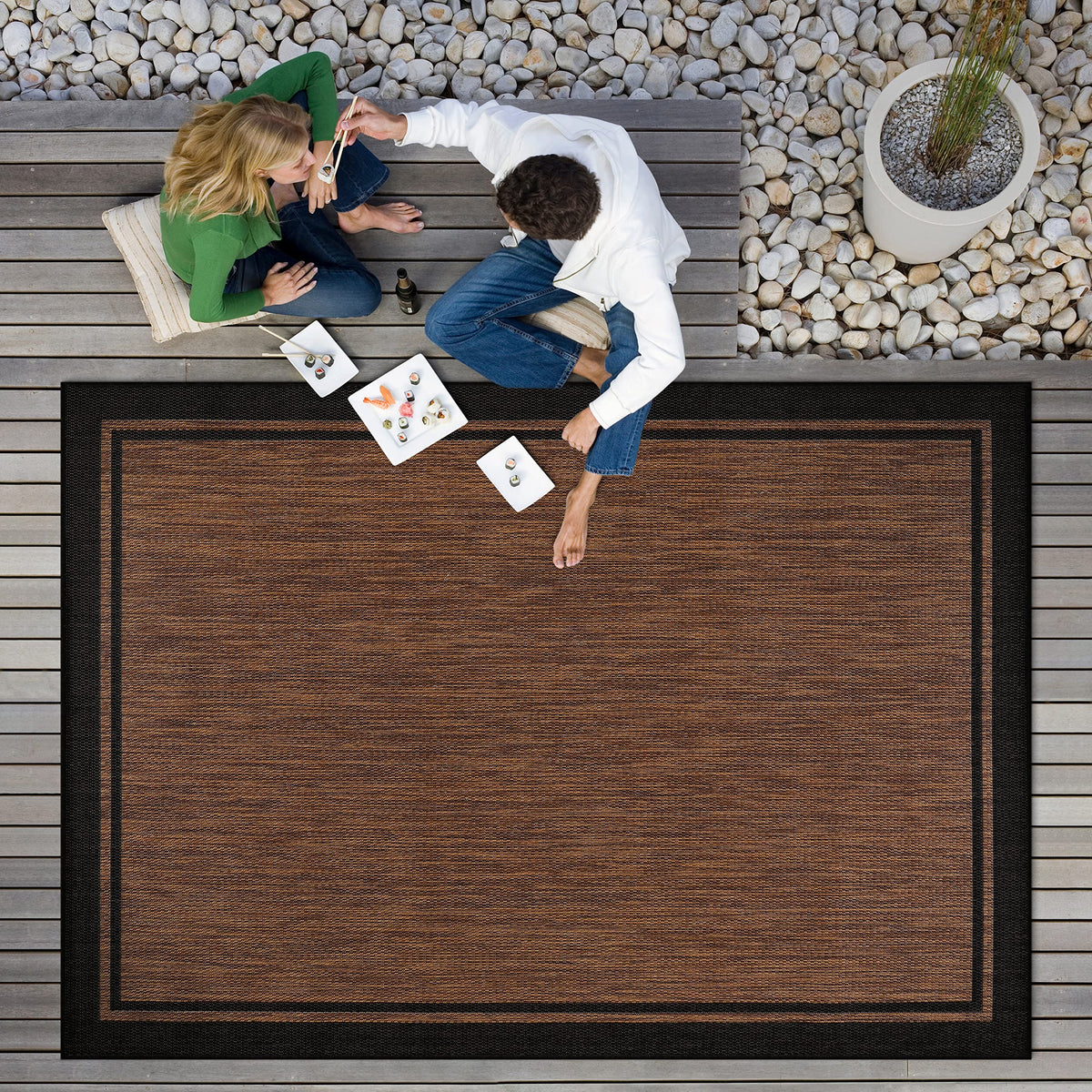 CAMILSON terrace rug with nut brown border for poolside edges
