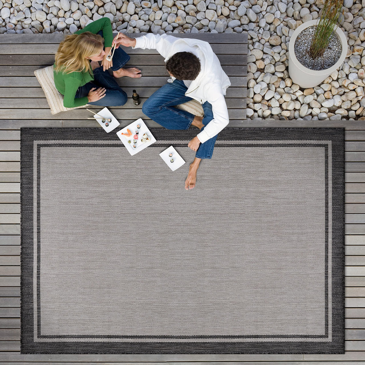 CAMILSON UV-protected outdoor rug in grey border, color retains with sunlight exposure.