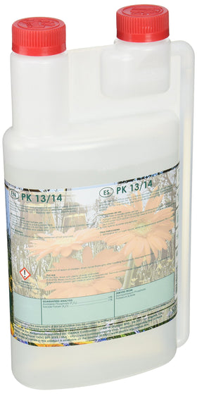 Canna Bud Phase additive in use, supporting dense fruit development during the bud stage.