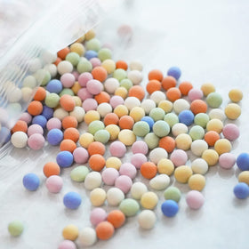 CARURBODY ceramsite pebbles pot topper adds color and prevents soil spill.