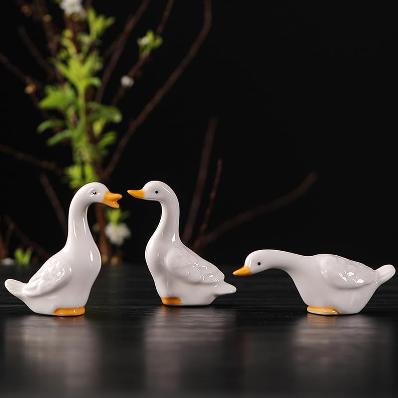 CCUUHJ duck figurines trio for whimsical fairy garden decor
