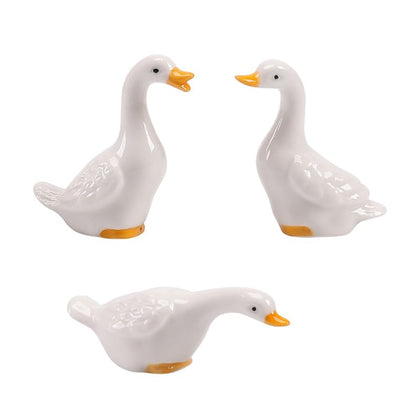 CCUUHJ three ceramic duck figurines for fairy gardens enhance outdoor displays
