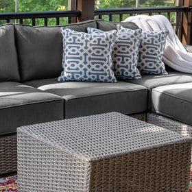 Cethytirko easy-care cushions, wipe to maintain color.