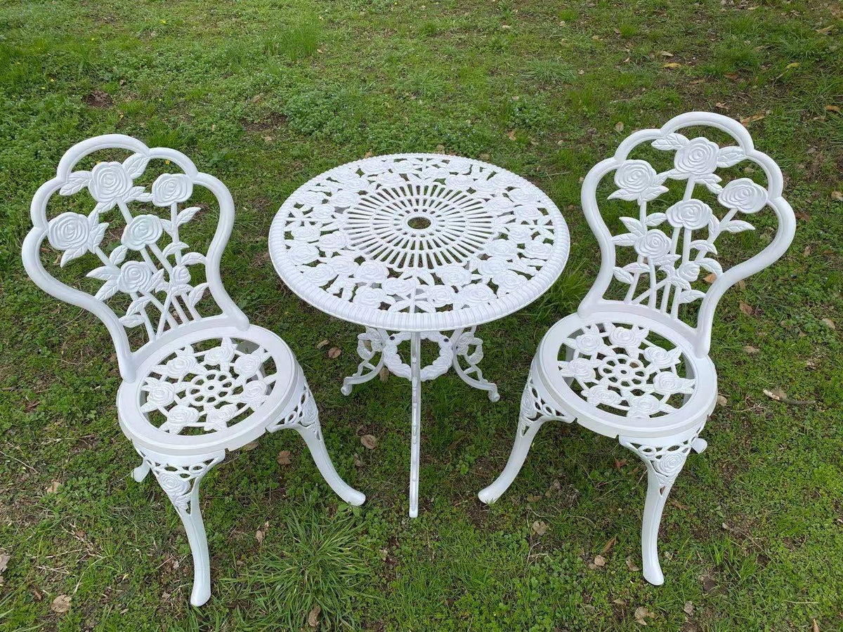C/G outdoor set is easy to clean and maintain.