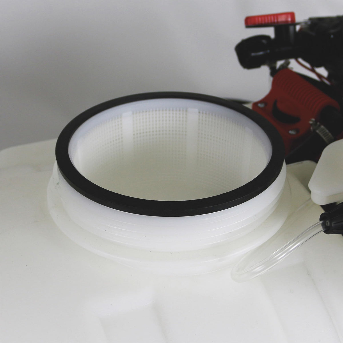 Chapin 97561 filter system reducing downtime during spraying