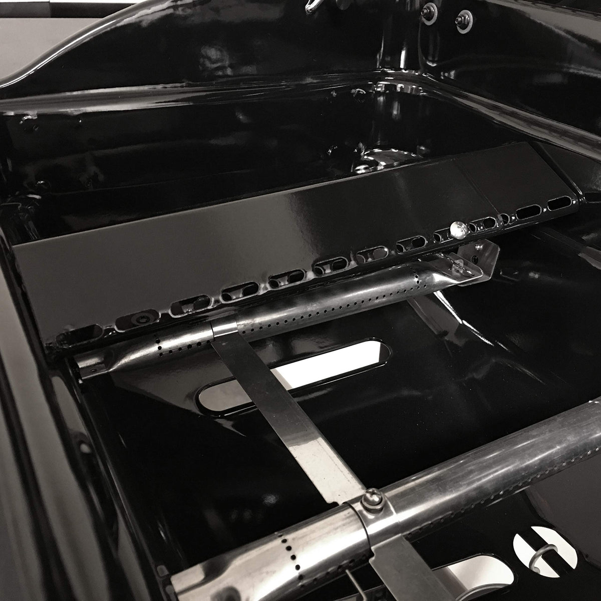 Char-Broil universal porcelain heat tent adjusts from 10 to 18 inches for flexible fit.