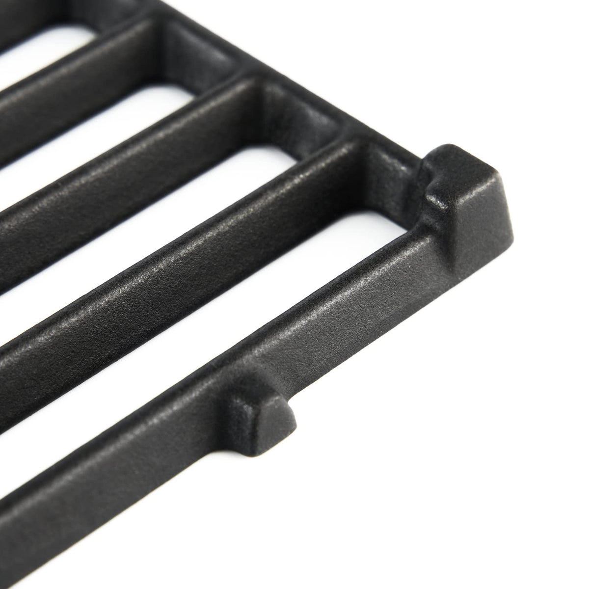 Two-piece Charbrofire Genesis 300 grates enabling reliable searing across the grilling surface.