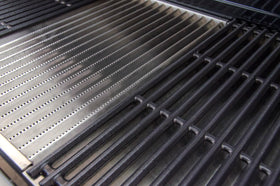 Charbroil Signature grates provide easy cleaning and even cooking.