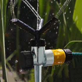 CHENGU sprinkler spikes arranged in series to cover larger lawn areas efficiently.
