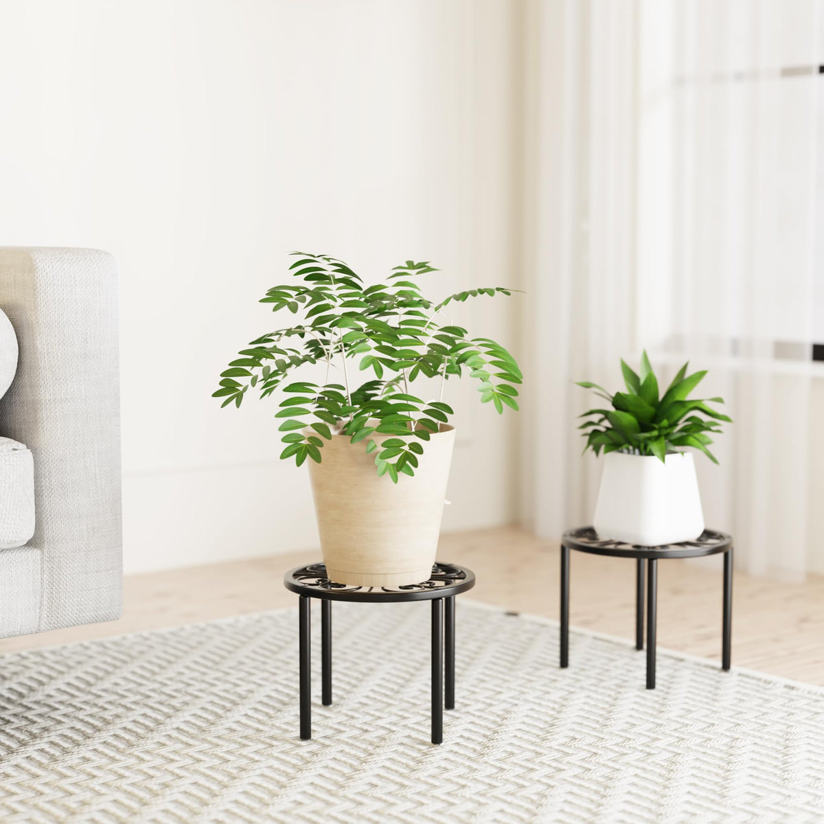 Chinpakden plant stand showing sturdy metal construction for lasting support