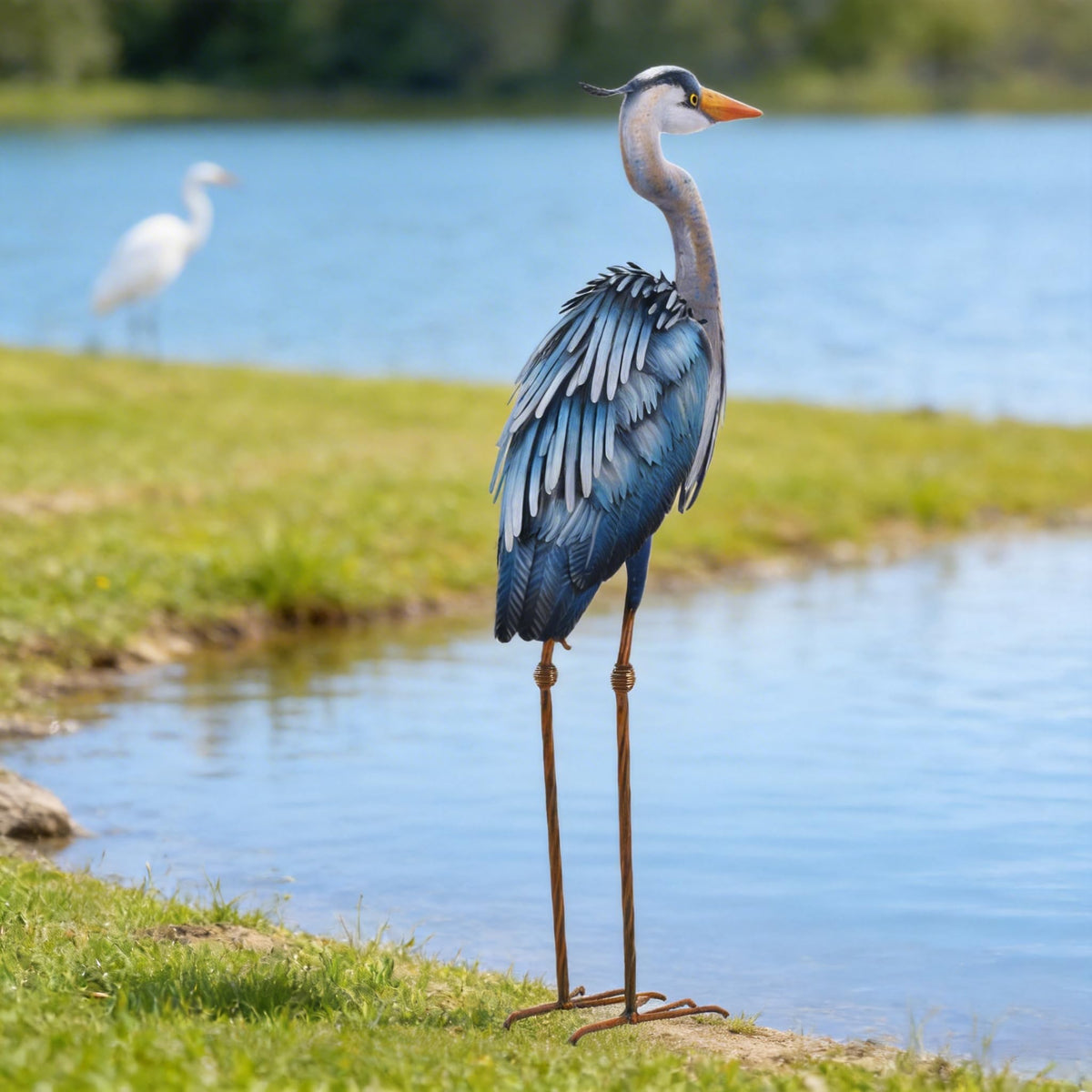 Chisheen all-weather heron statue provides durable outdoor sculpture year-round.