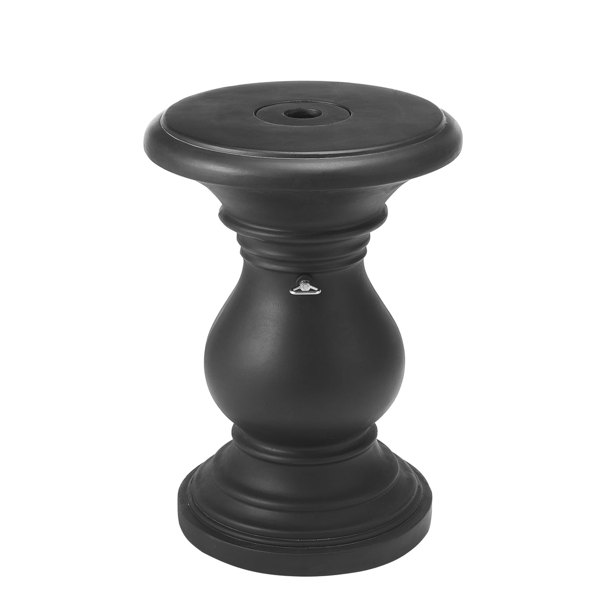 Oriana MGO weather-resistant construction stands up to sun and rain.