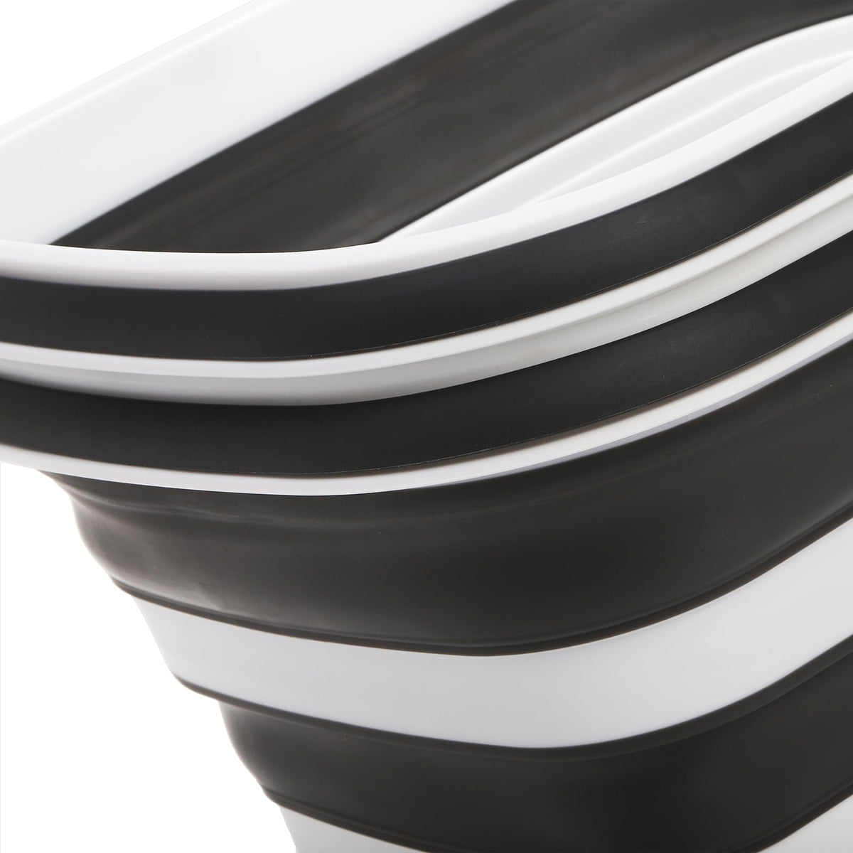 Close look at the durable PP and TPR construction of the sinks