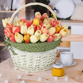 Cinnvoice wedding and garden decor baskets with natural wicker style