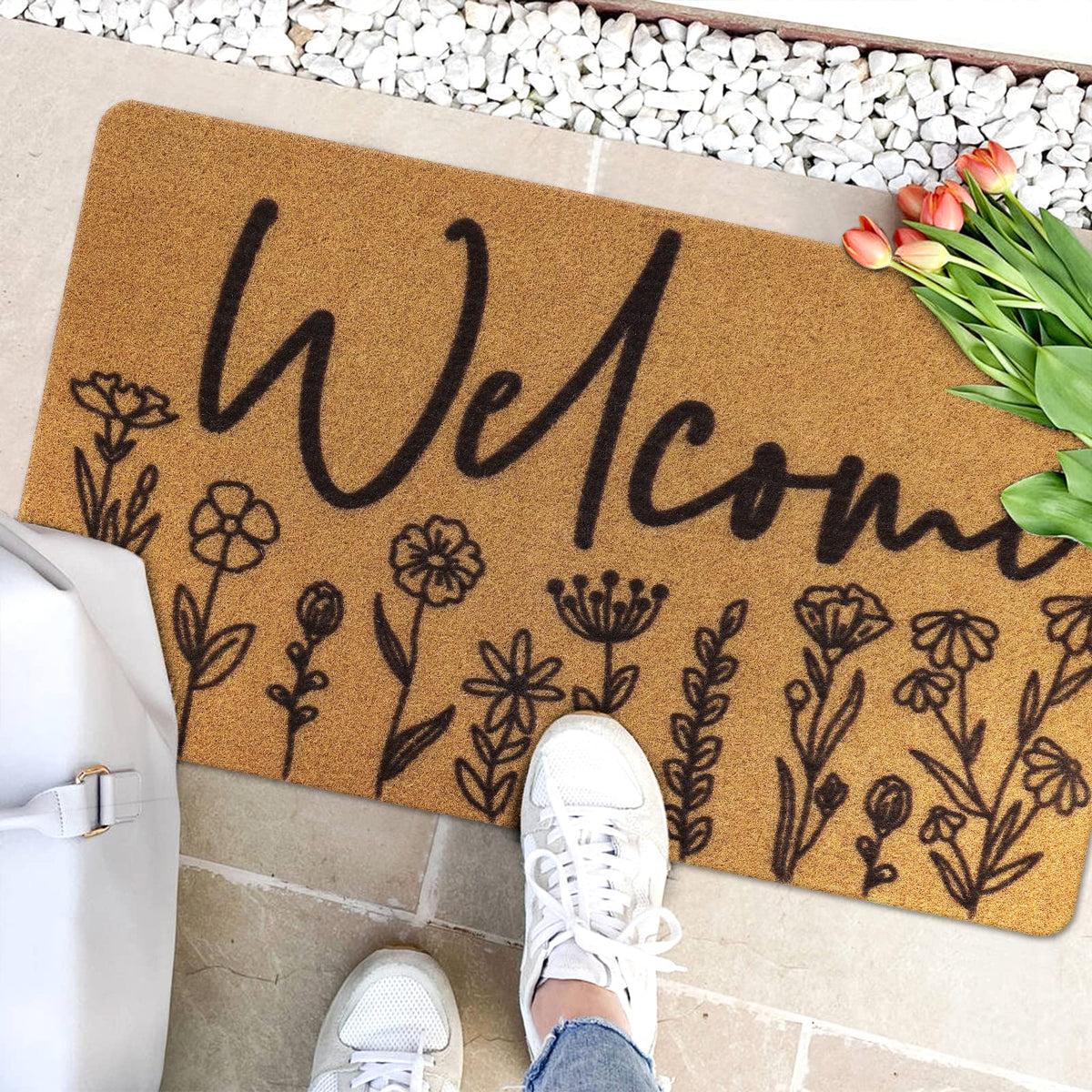 CiyvoLyeen boho floral welcome mat suits entryways, porches, and living areas.