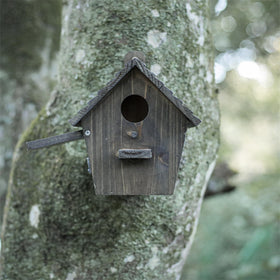 CLACKIBUKVYZ weather-resistant wood construction stands up to rain and sun.