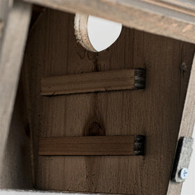 CLACKIBUKVYZ easy-clean side-door design simplifies interior maintenance for garden birds.