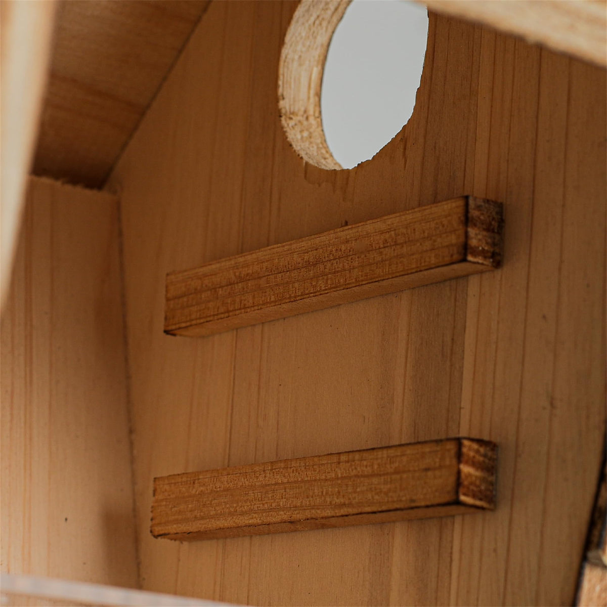 CLACKIBUKVYZ weatherproof wood exterior stands up to outdoor use
