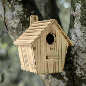 CLACKIBUKVYZ wooden exterior blends with garden décor and natural surroundings