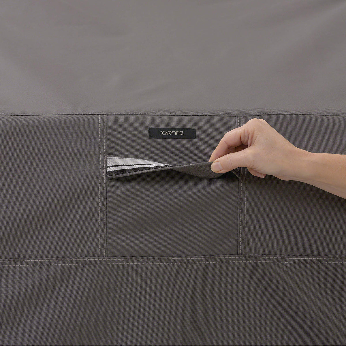 Webbing belts on Ravenna offer a precise, secure look