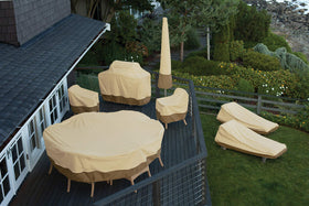Click-close buckles on Veranda cover securing the fit on windy days