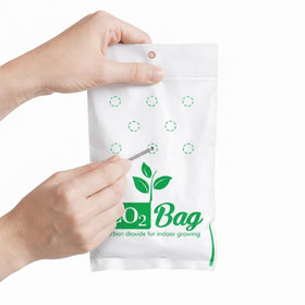 CO2BAG XL compact-greenhouse demonstrates space-saving CO₂ enhancement for small tents.