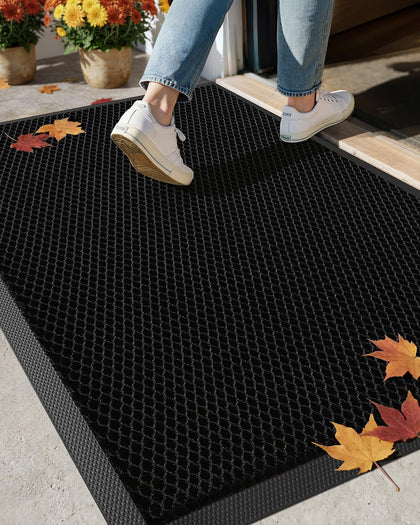 Color&Geometry high-stretch elastic silk doormat texture close-up, highlighting dirt-trapping performance.