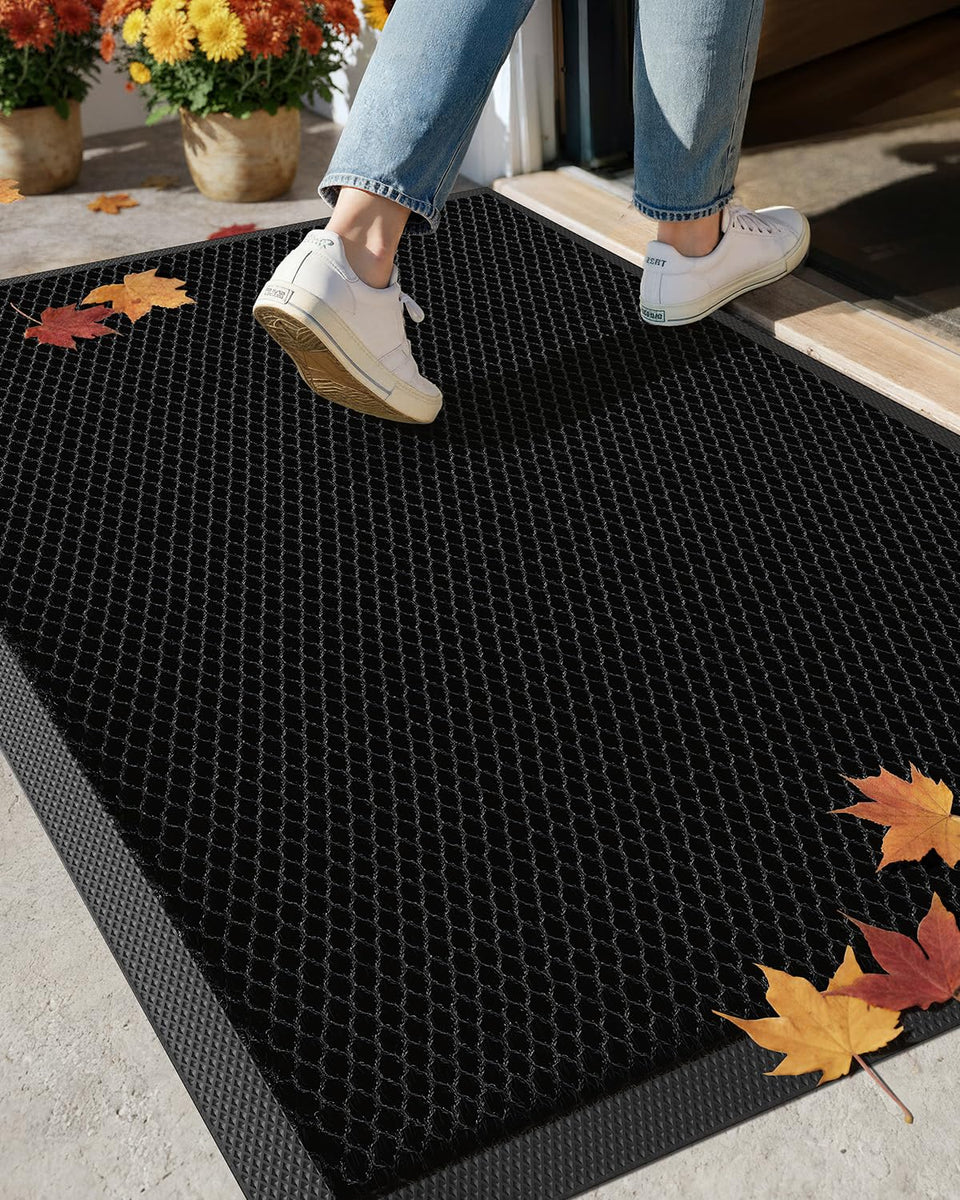 Color&Geometry high-stretch elastic silk doormat texture close-up, highlighting dirt-trapping performance.