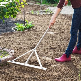 Colwelt landscape rake with easy assembly instructions and hardware.