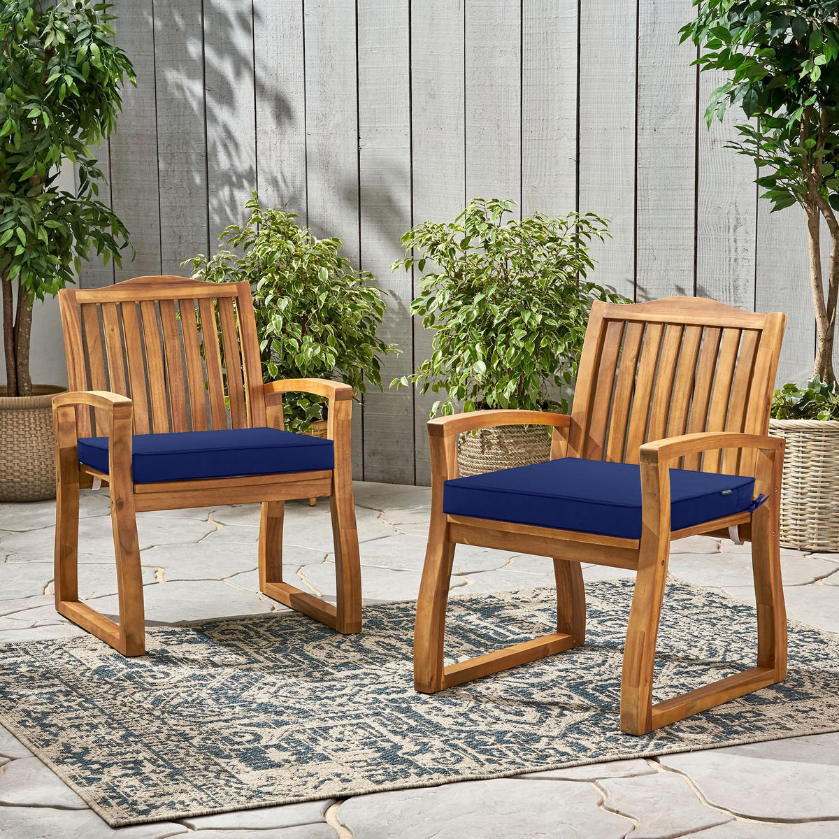 Comcaver four-size range fits most outdoor chairs and layouts