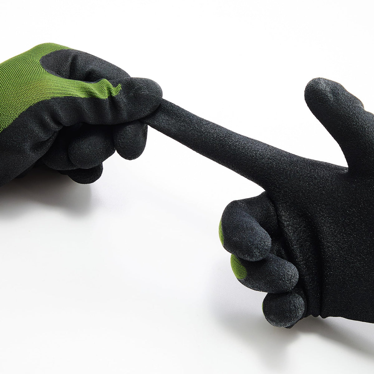 CoolJob XL gloves offer a snug, flexible fit for larger hands.