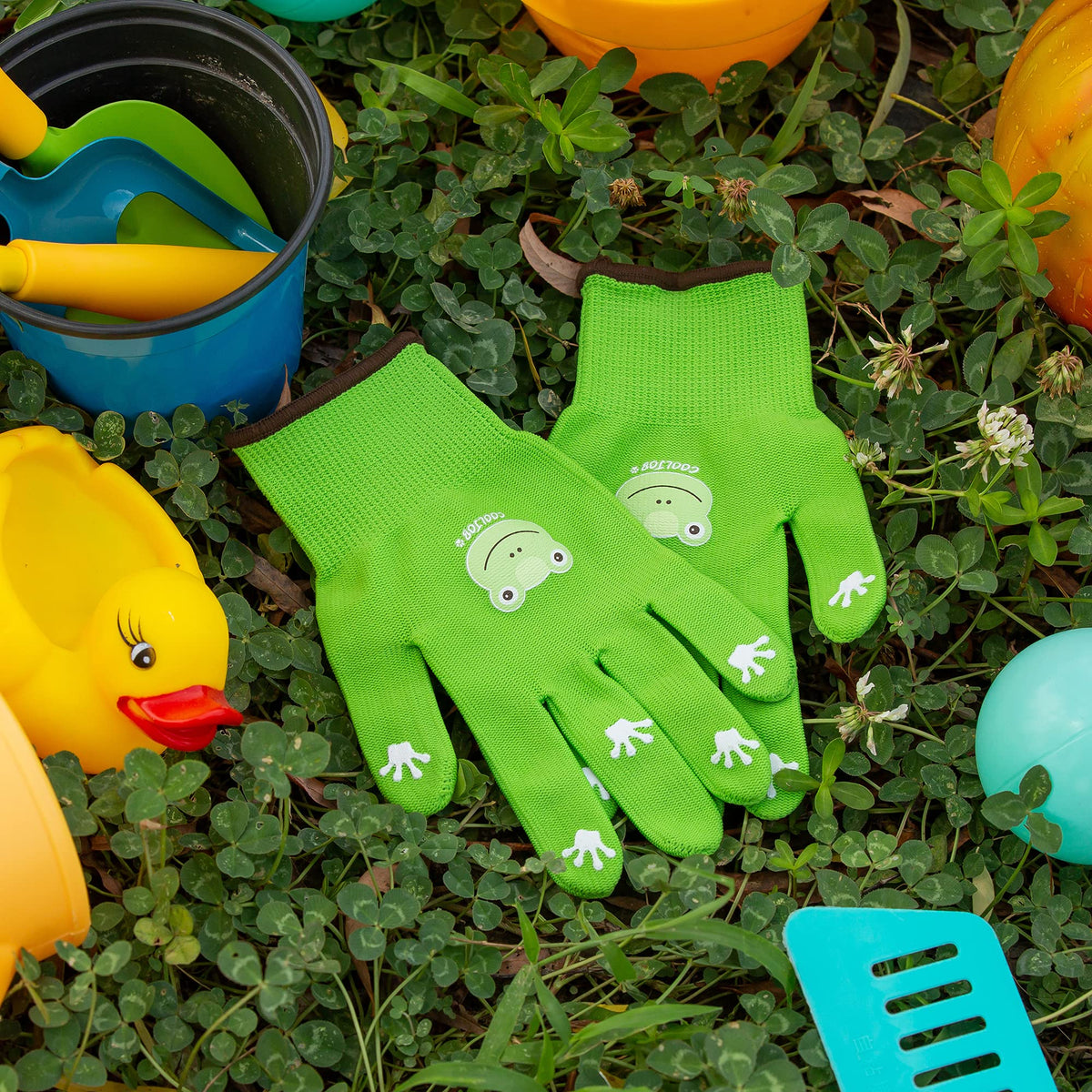 COOLJOB gloves feature cheerful animal faces to spark outdoor curiosity