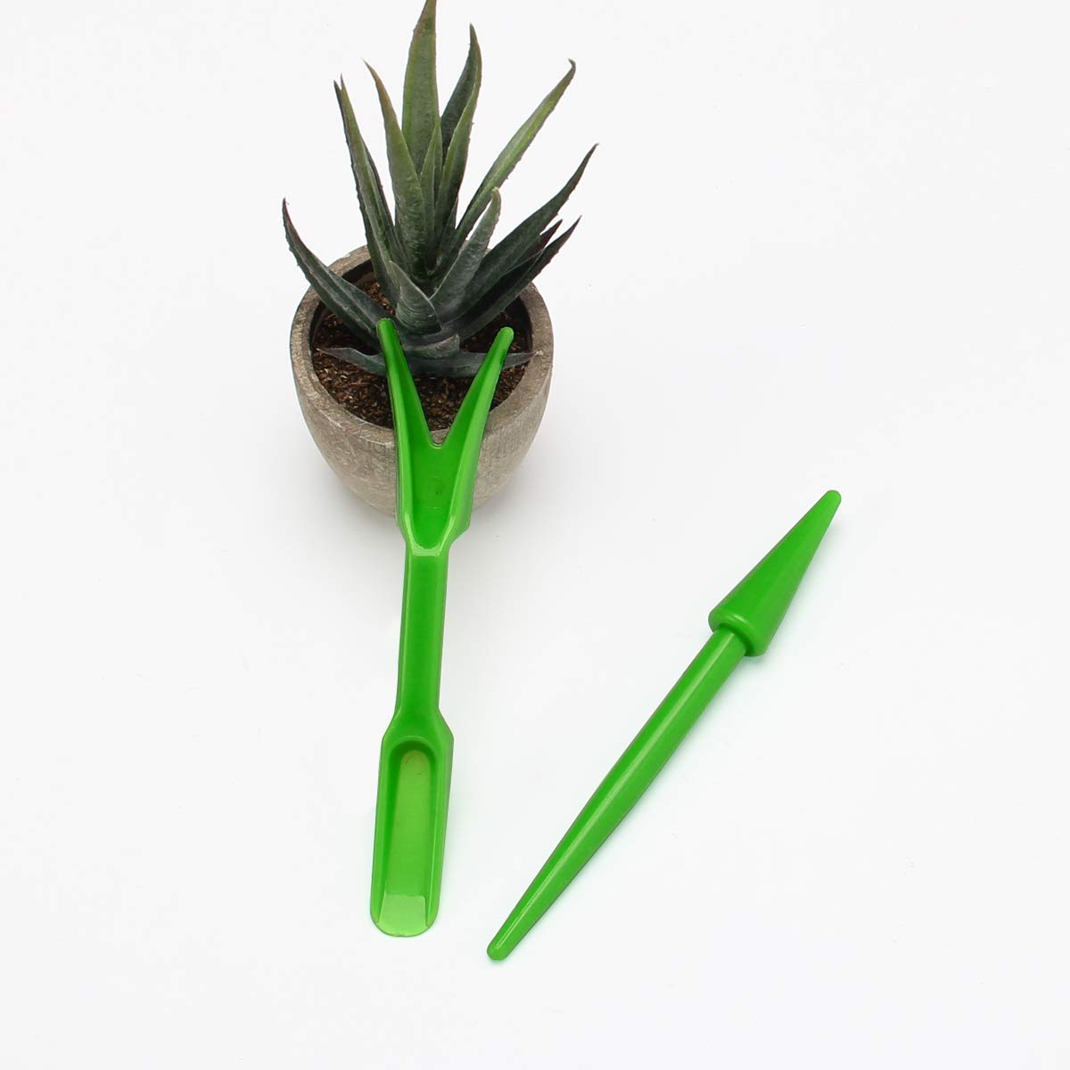 Coolrunner garden tool kit in use supports efficient sowing