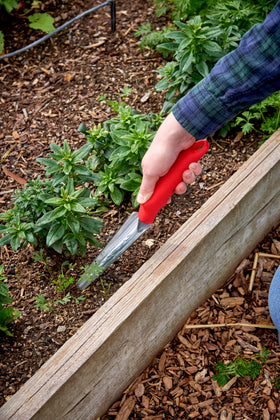 Corona CT 3050I Weeder lightweight aluminum head for easy reach in tight spots.